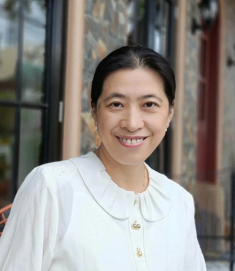 A portrait of Julia Feng, founder of Positive Change Enablers and the producer of the Adaptive Edge podcast.